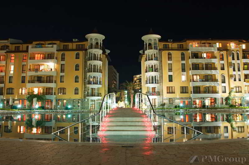 Royal Sun Aparthotel Pantai Sunny Bagian luar foto