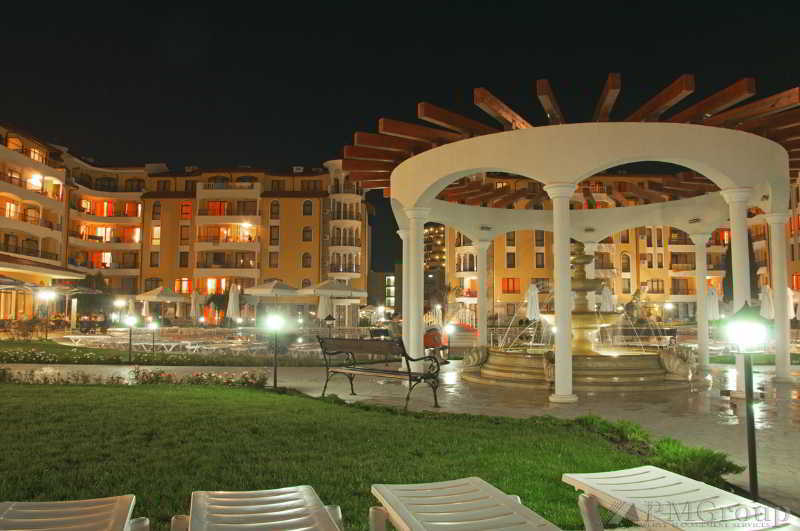Royal Sun Aparthotel Pantai Sunny Bagian luar foto