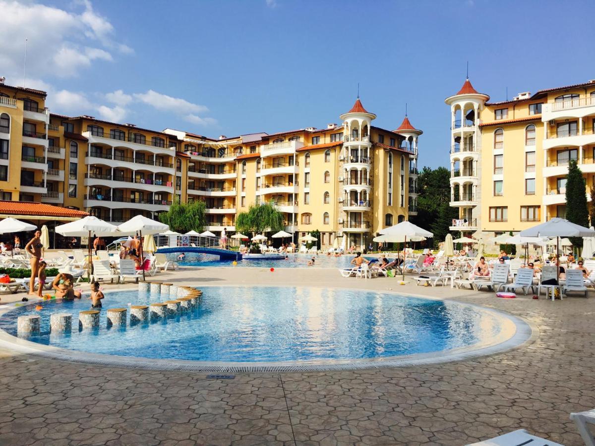 Royal Sun Aparthotel Pantai Sunny Bagian luar foto
