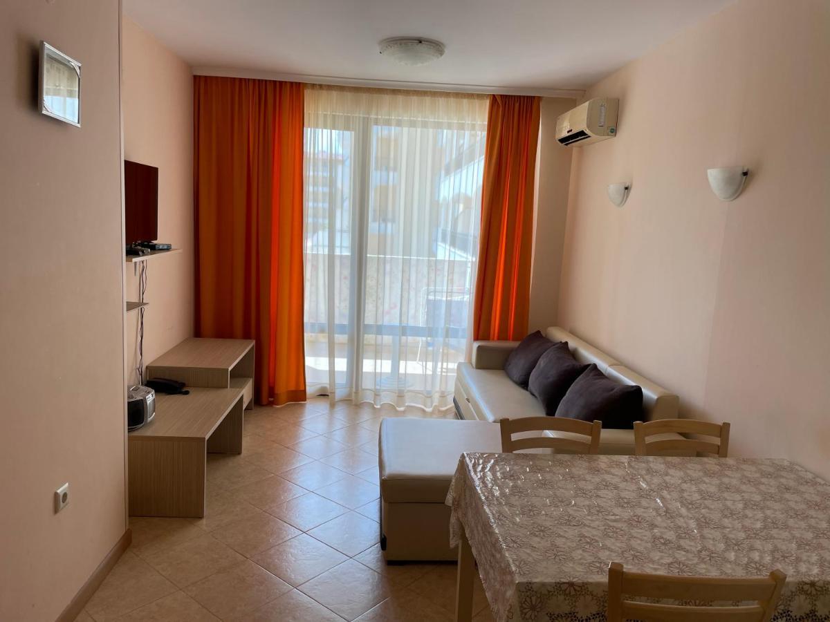 Royal Sun Aparthotel Pantai Sunny Bagian luar foto