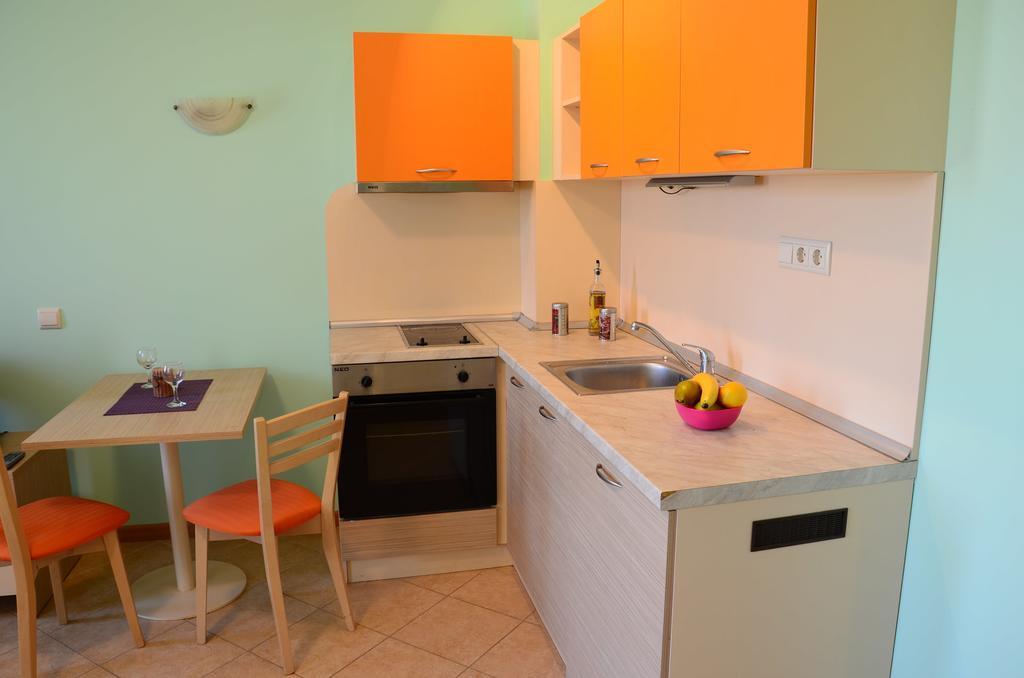 Royal Sun Aparthotel Pantai Sunny Bagian luar foto