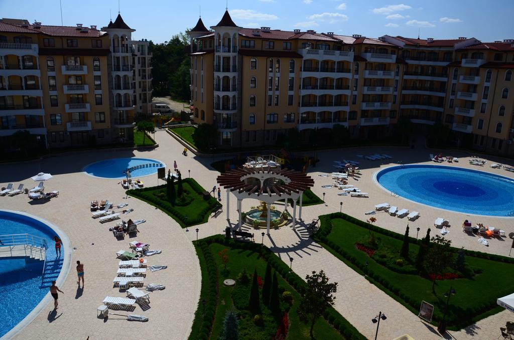 Royal Sun Aparthotel Pantai Sunny Bagian luar foto