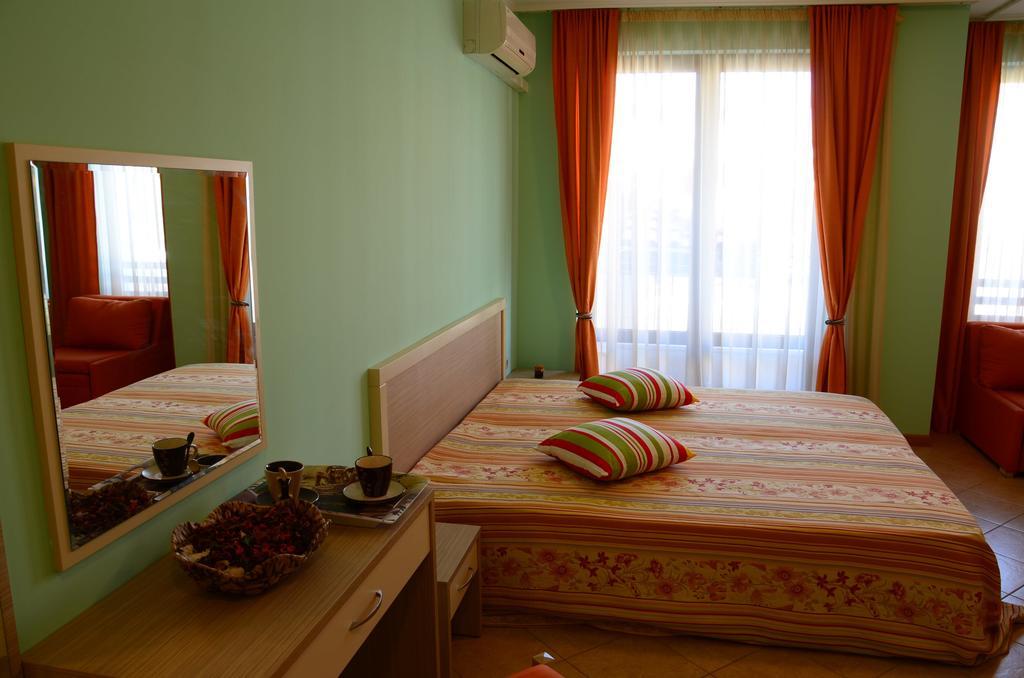 Royal Sun Aparthotel Pantai Sunny Ruang foto