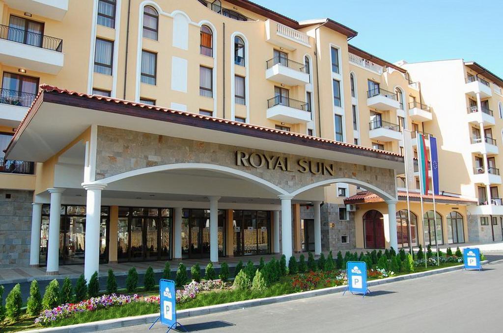 Royal Sun Aparthotel Pantai Sunny Bagian luar foto