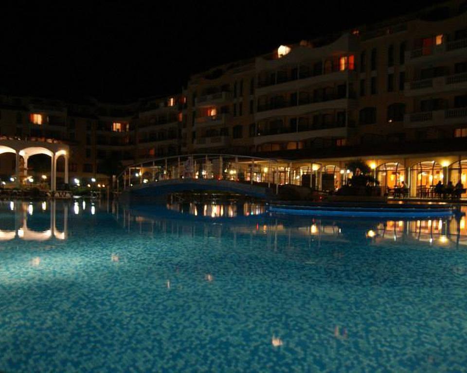 Royal Sun Aparthotel Pantai Sunny Bagian luar foto