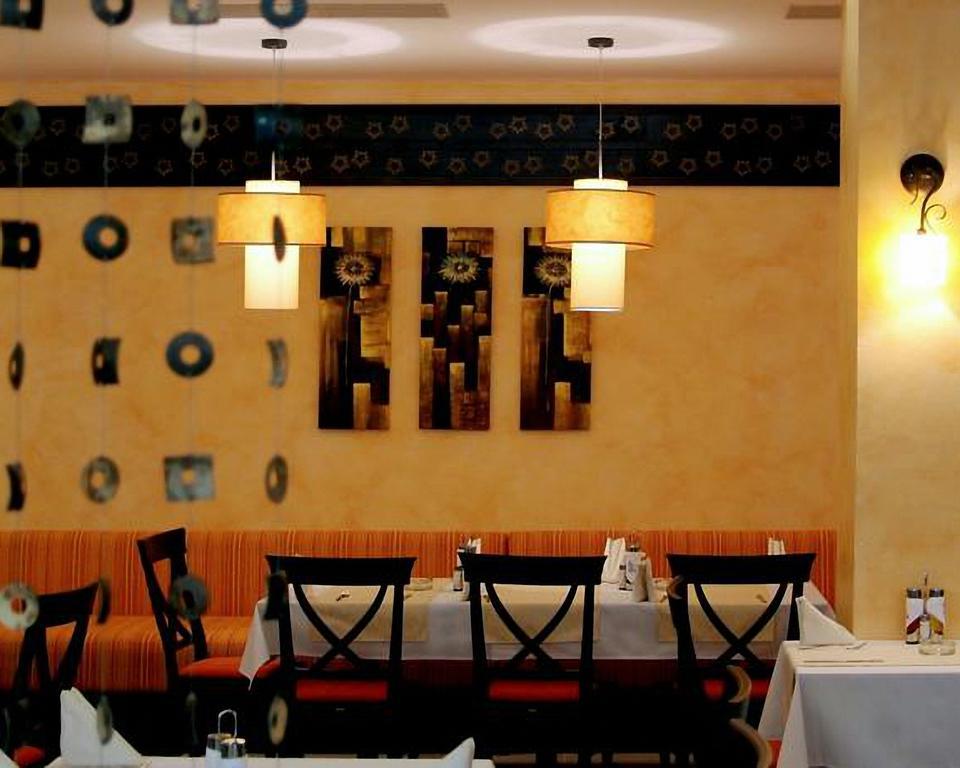 Royal Sun Aparthotel Pantai Sunny Bagian luar foto
