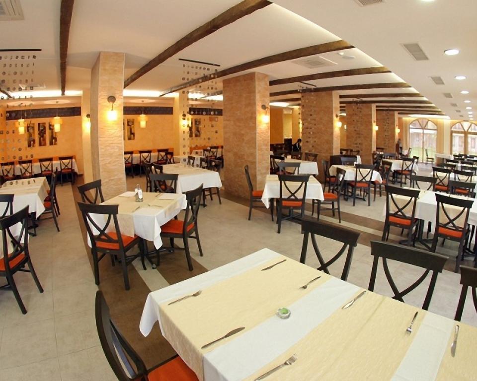 Royal Sun Aparthotel Pantai Sunny Bagian luar foto