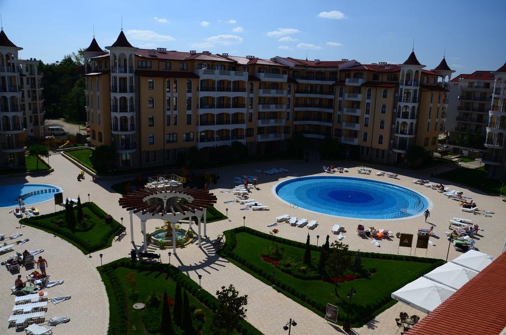 Royal Sun Aparthotel Pantai Sunny Bagian luar foto