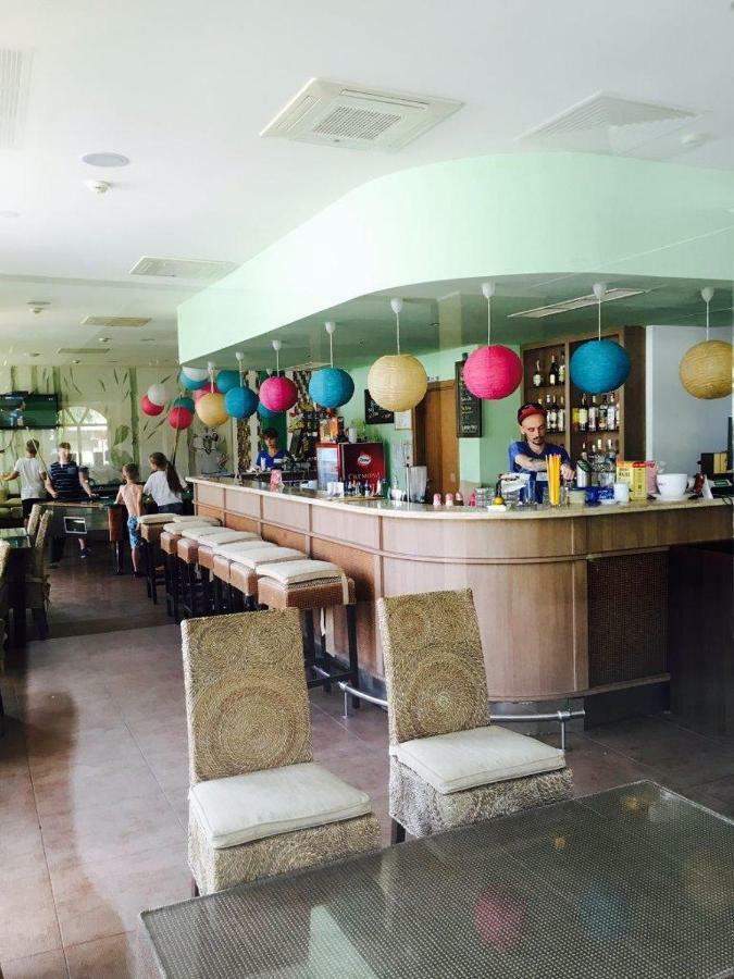 Royal Sun Aparthotel Pantai Sunny Bagian luar foto