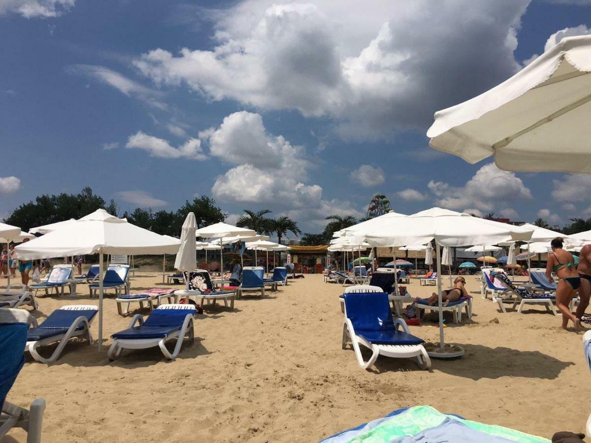Royal Sun Aparthotel Pantai Sunny Bagian luar foto