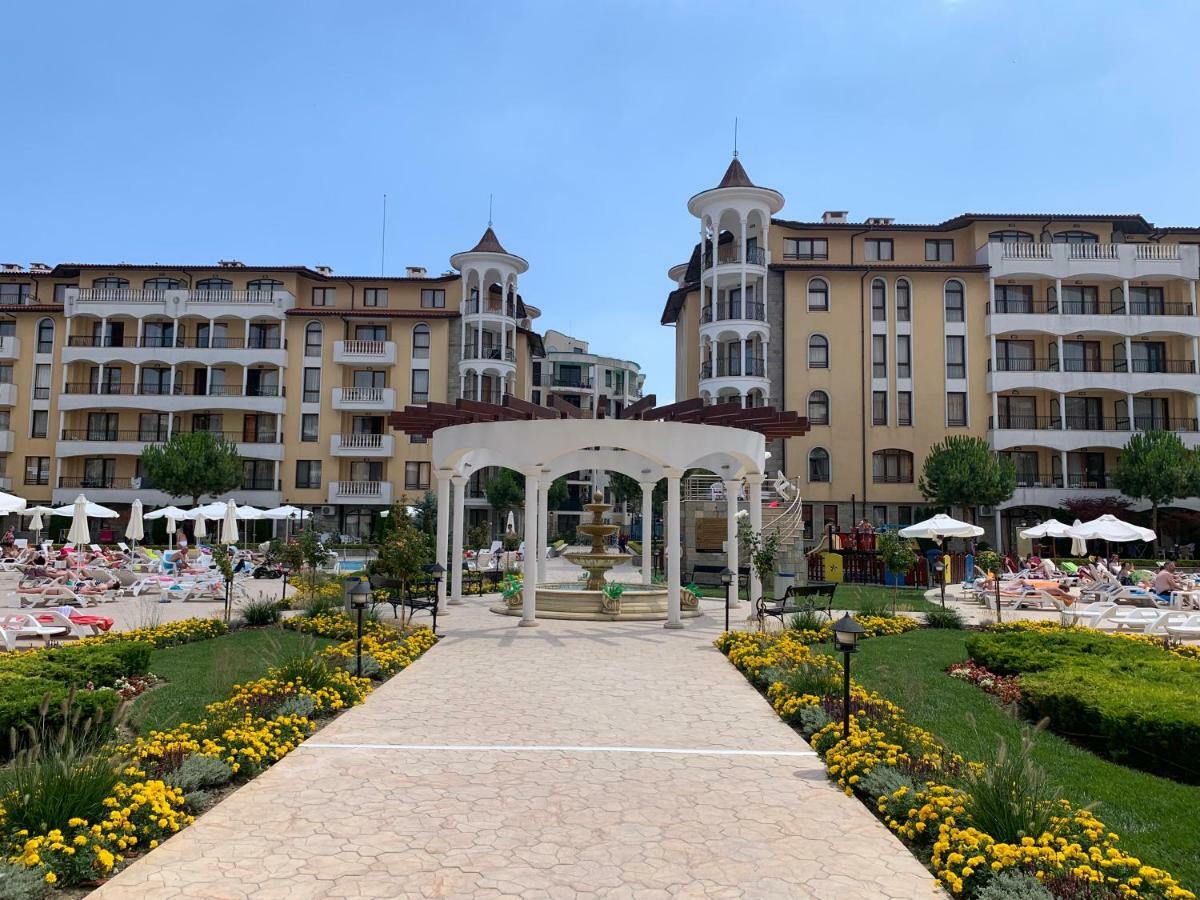 Royal Sun Aparthotel Pantai Sunny Bagian luar foto