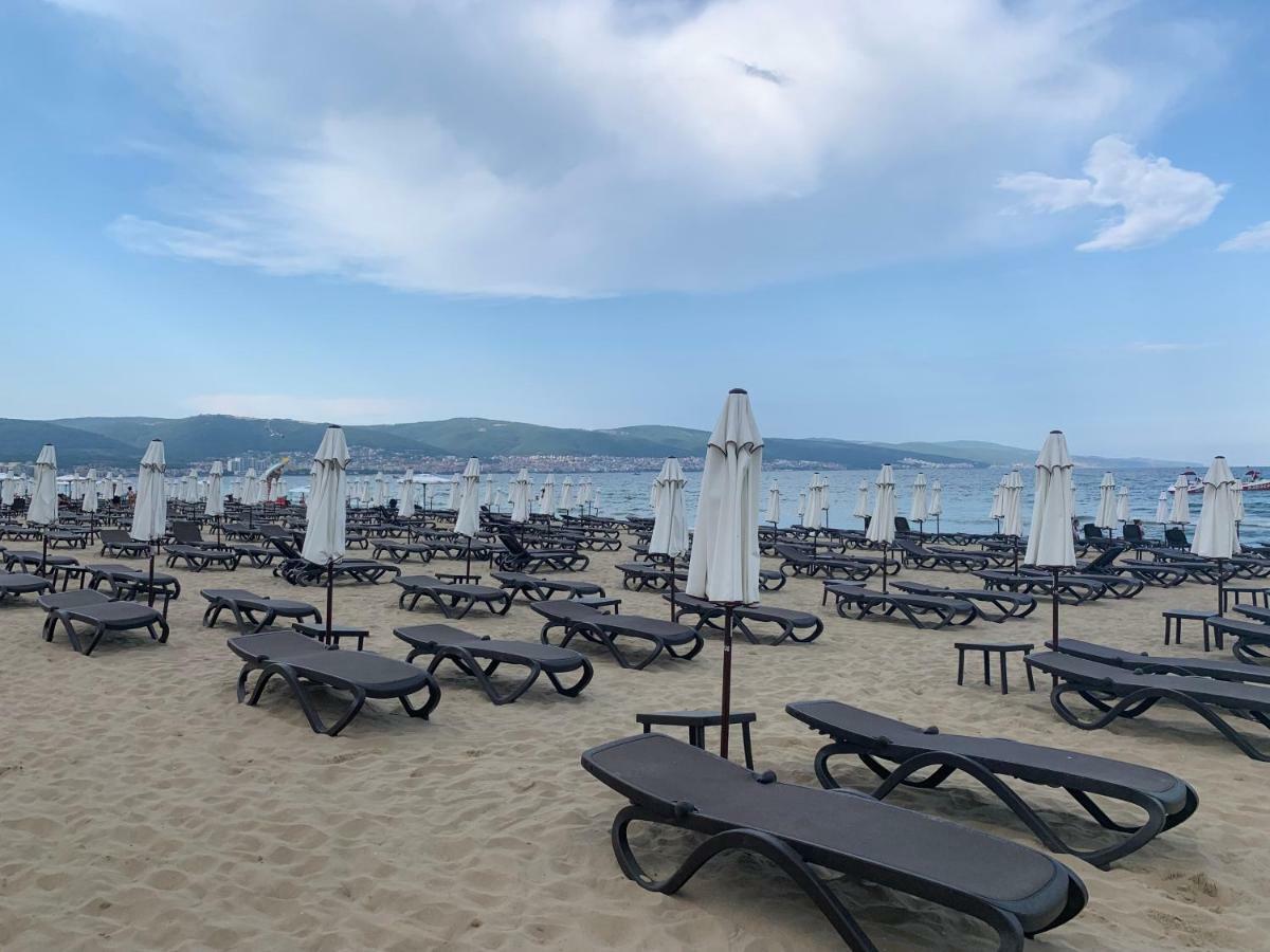 Royal Sun Aparthotel Pantai Sunny Bagian luar foto